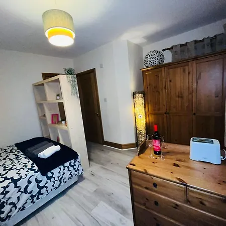 Bedroom + Bathroom D8 Dublin