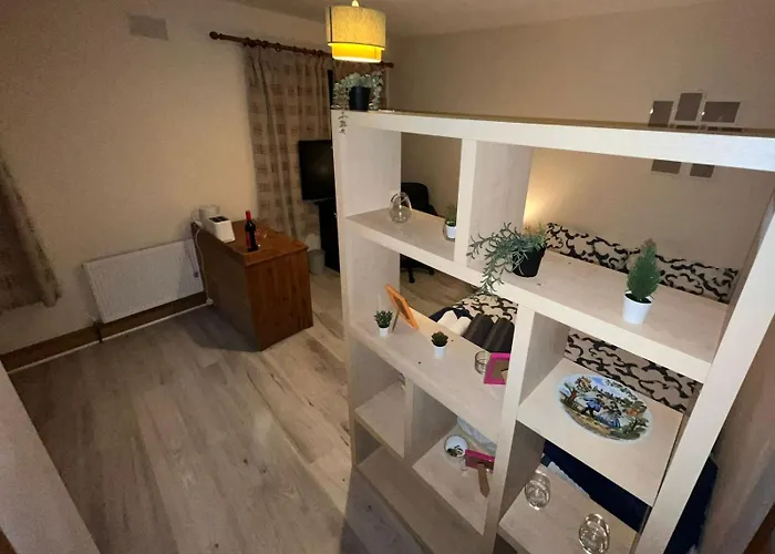 Bedroom + Bathroom D8 Dublín