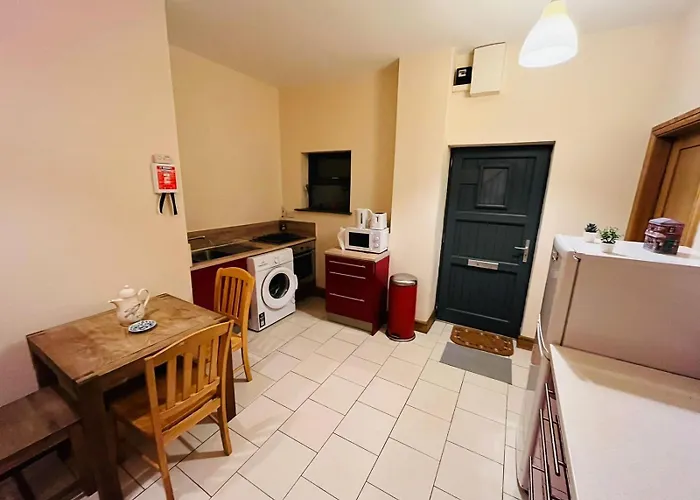 Bedroom + Bathroom D8 *