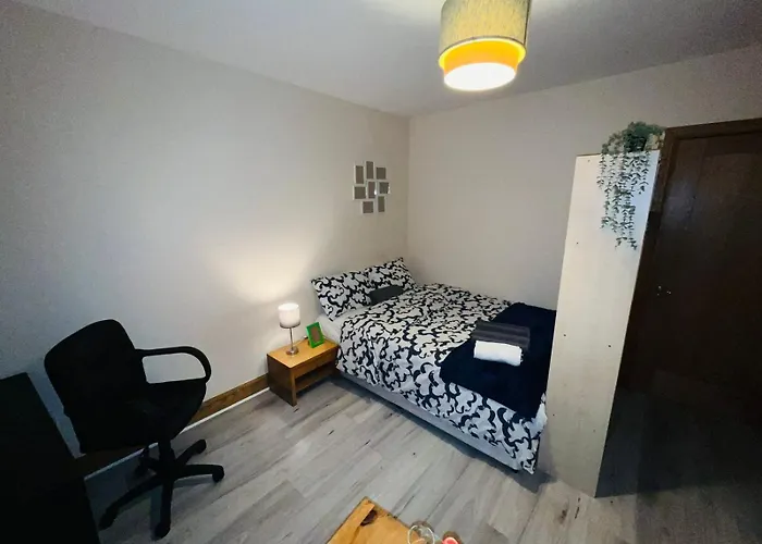 Bedroom + Bathroom D8 Dublín