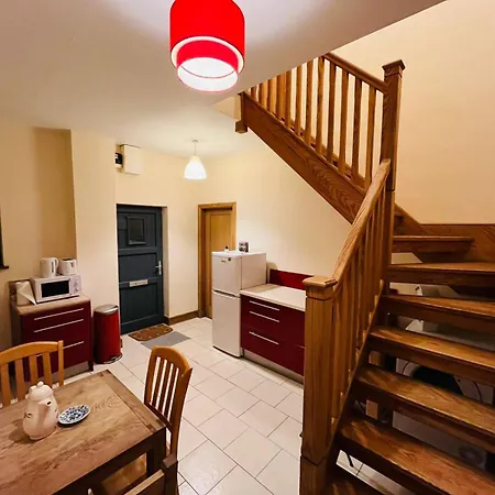 Bedroom + Bathroom D8 Hotel Dublin