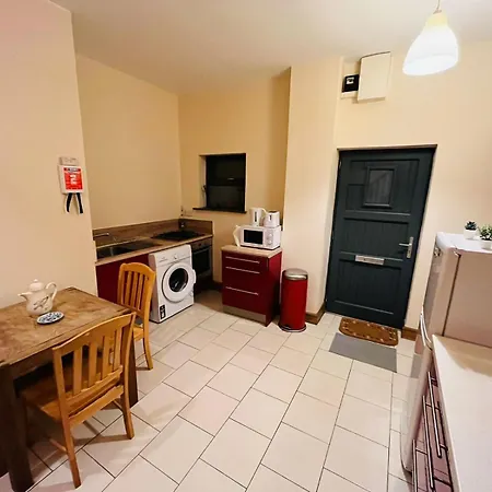 Bedroom + Bathroom D8 *