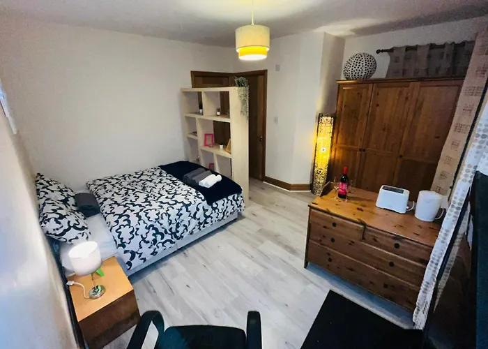 Bedroom + Bathroom D8 מלון דבלין