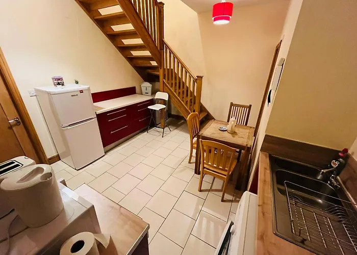 מלון Bedroom + Bathroom D8 *