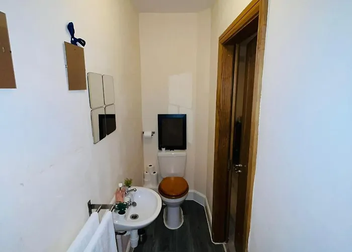 Bedroom + Bathroom D8